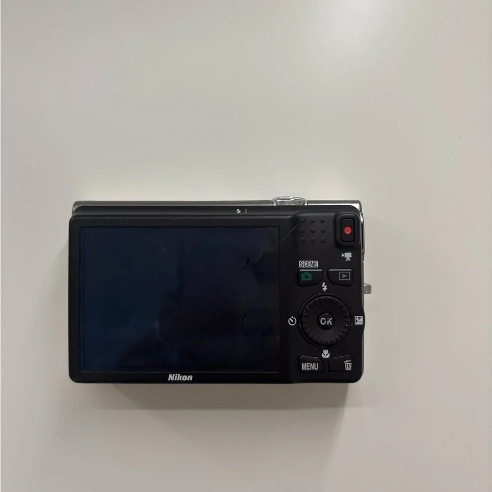 Nikon Silver Digital Camera Compact Coolpix - Picture 2 of 5